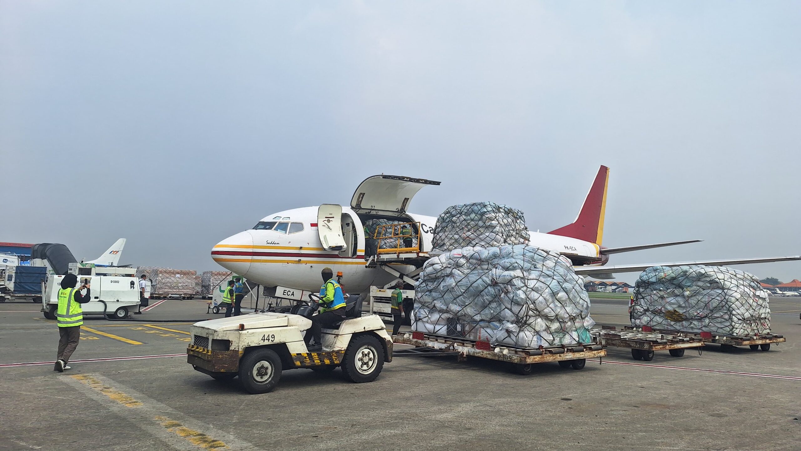 Kilat Cargo Melayani Pengiriman Udara Makassar Surabaya