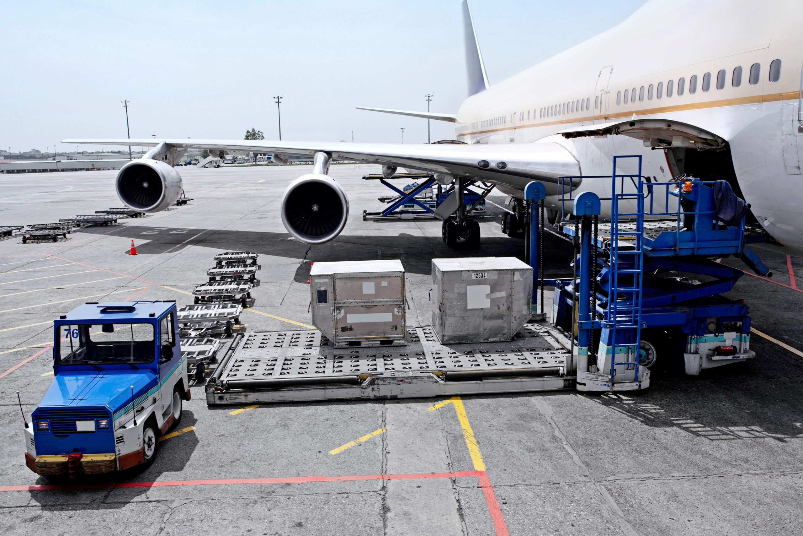 kargo udara Kilat Cargo alat kesehatan dan vaksin